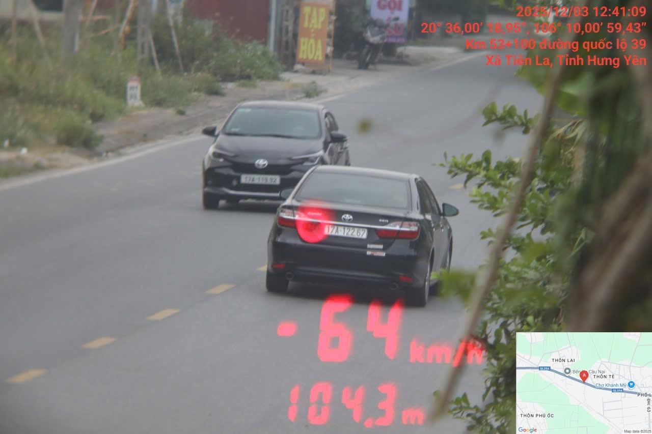 El propietario del coche fue multado en Hung Yen. Foto: Cong an Hung Yen