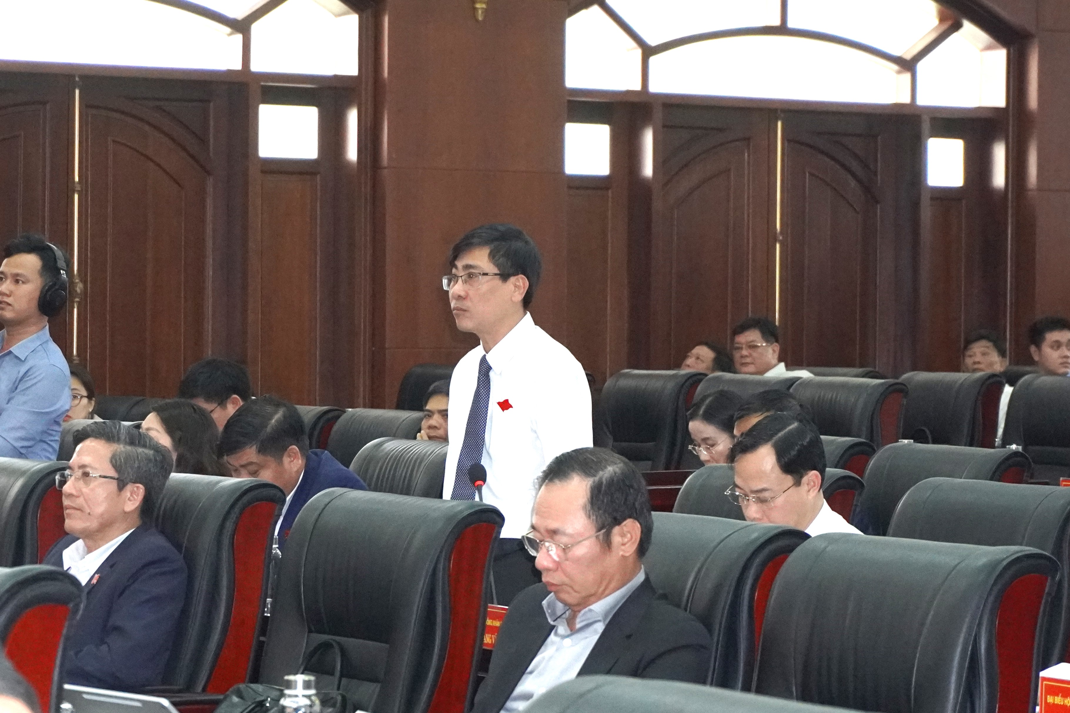 Dai bieu Vu Quang Hung neu cac y kien ve viec giu on dinh bang gia dat tai Da Nang nam 2026. Anh: Tran Thi