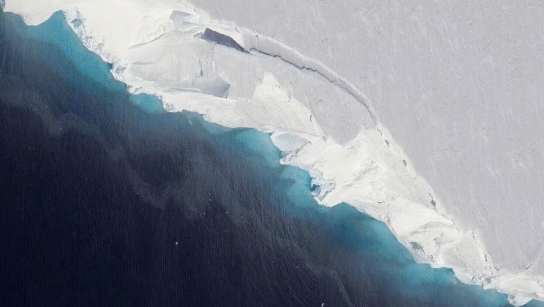 The Thwaites ice River in the South, known as the End of the World ice River, is melting due to intense underwater storms. Photo: NASA