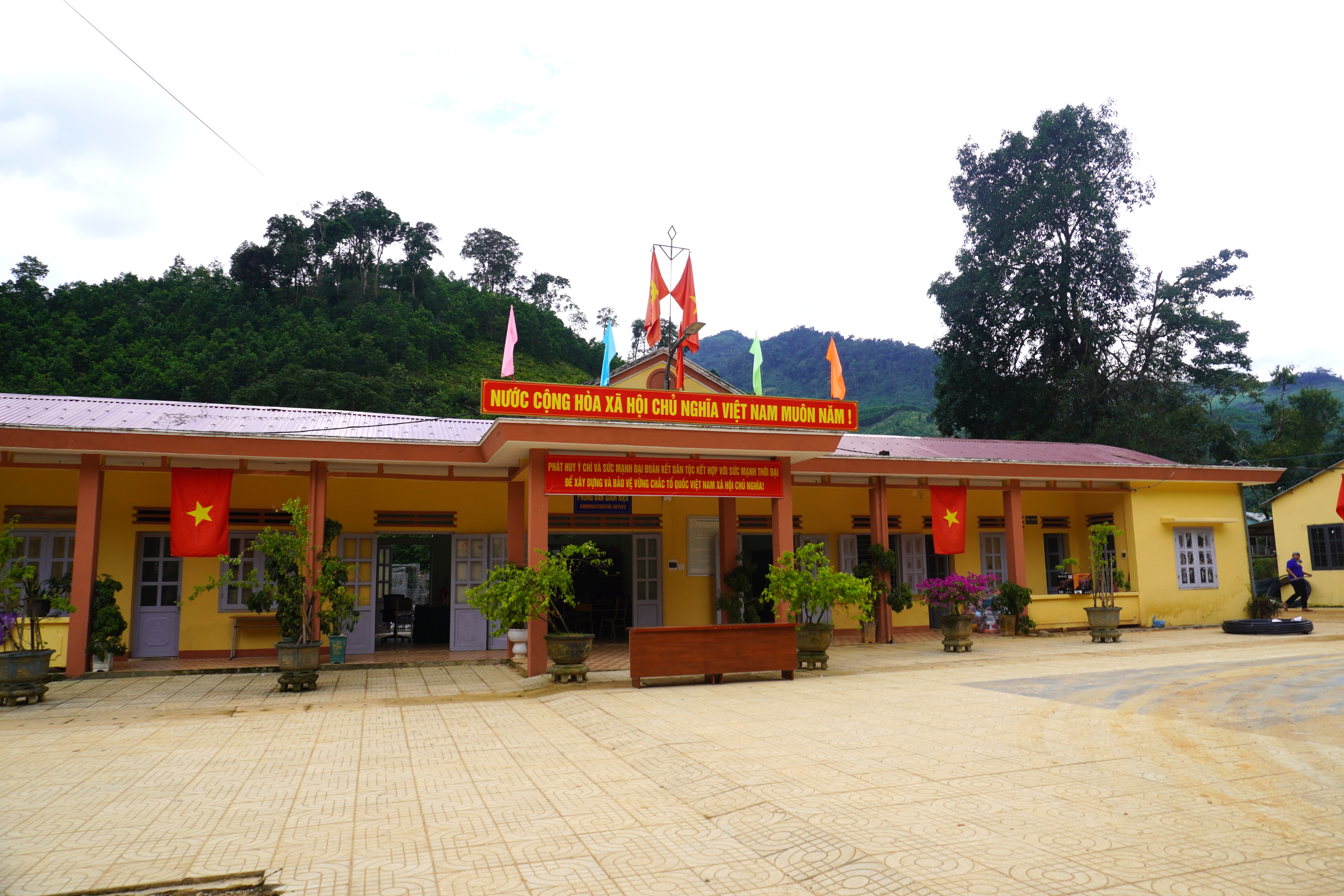 Cần đổi mới tư duy đầu tư hạ tầng miền núi Đà Nẵng. Ảnh: Trần Thi