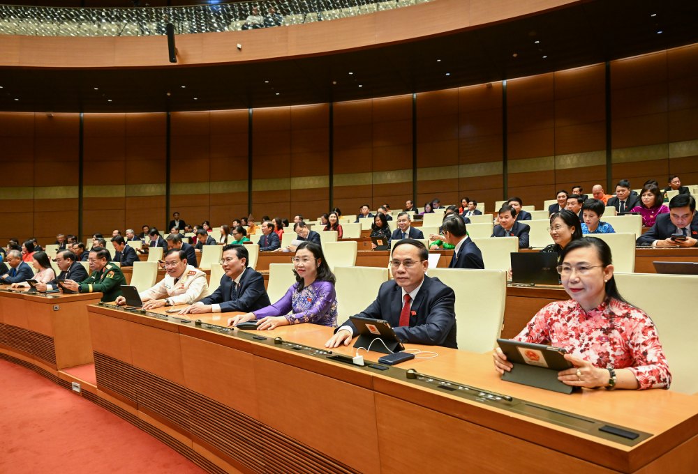 Quoc hoi de nghi dieu chinh mot so loai phu cap, muc luong co so, luong huu. Anh: Pham Dong