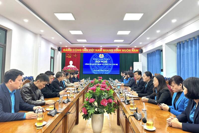 Hoi nghi cong bo Quyet dinh ve cong tac can bo LDLD tinh Son La. Anh: Truong Son