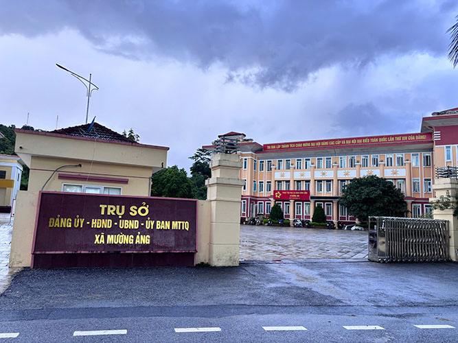 Muong Ang Commune, Dien Bien Province received assets transferred from the Civil Judgment Enforcement Office of Muong Ang District (old). Photo: Quang Dat