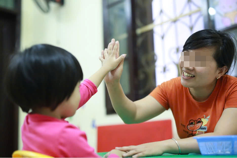 Cha me co anh huong quyet dinh den kha nang tiep nhan va dien dat ngon ngu cua tre ngay tu nhung ngay dau doi. Anh: Hai Nguyen