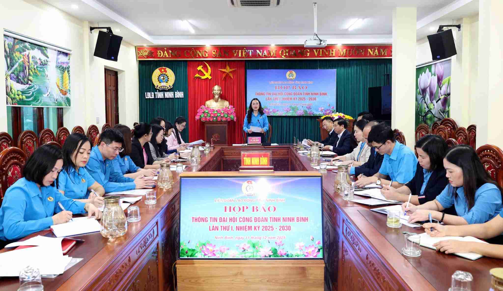 Delegates attending the press conference to inform about the 1st Ninh Binh Provincial Trade Union Congress, term 2025 - 2030. Photo: Dieu Anh