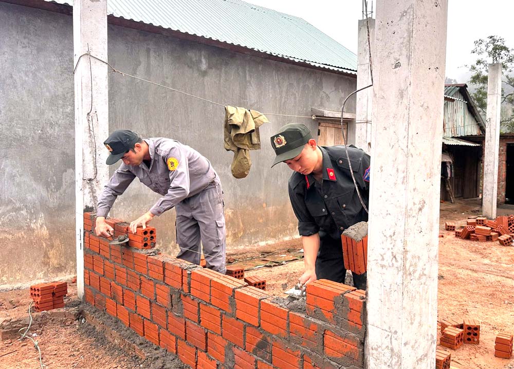 Da Nang allocated more than 13.5 billion VND to support the construction and repair of 398 houses responding to the "Quang Trung Campaign". Photo: Vietnam Fatherland Front of Da Nang.
