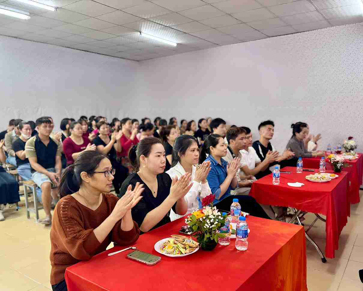 Khong khi trang nghiem tai le cong bo Cong doan co so. Anh: Phuong Thanh Dong