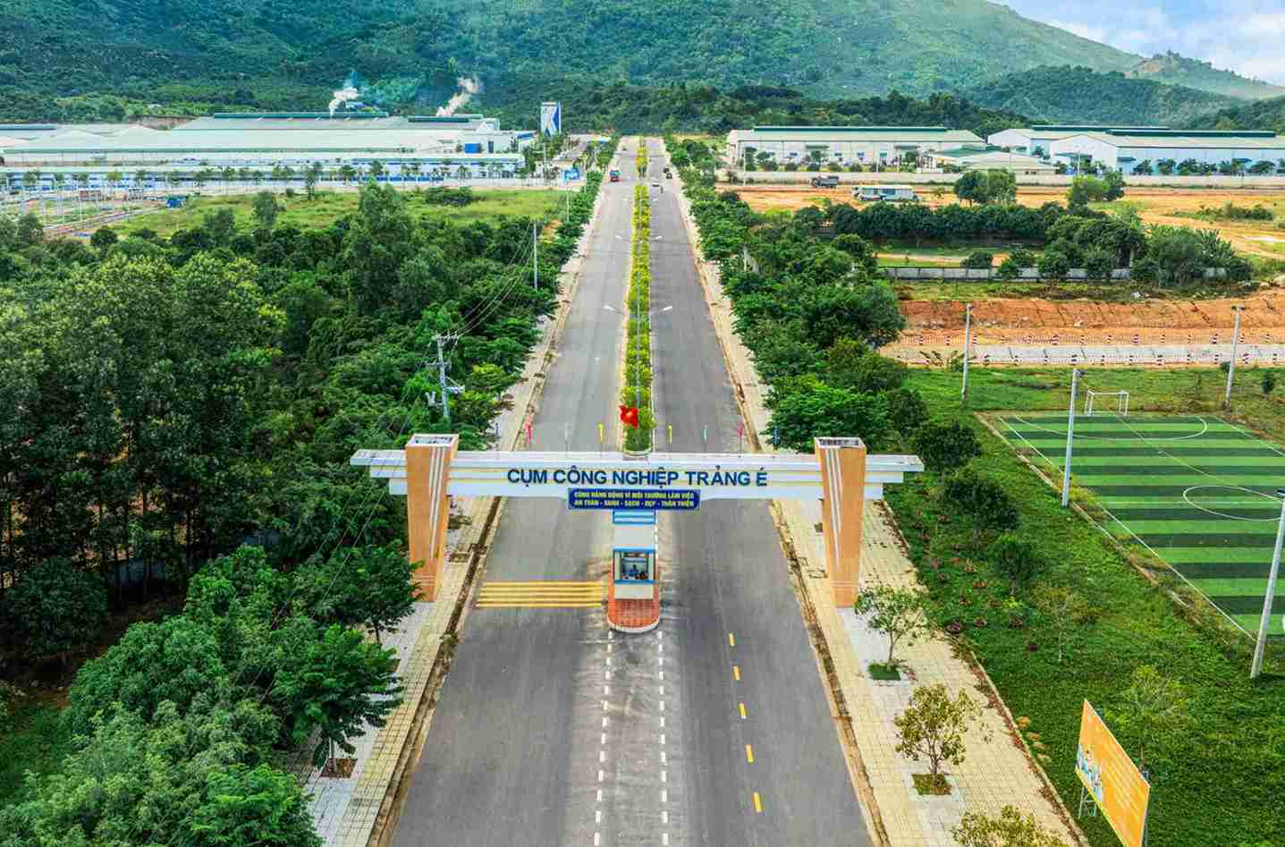 Phương an sap xep Tong công ty Khanh Viêt tiep tuc duy tri Tong công ty Khanh Viêt la Công ty TNHH do Nha nưoc giu 100% von dieu lê. Anh: Khatoco