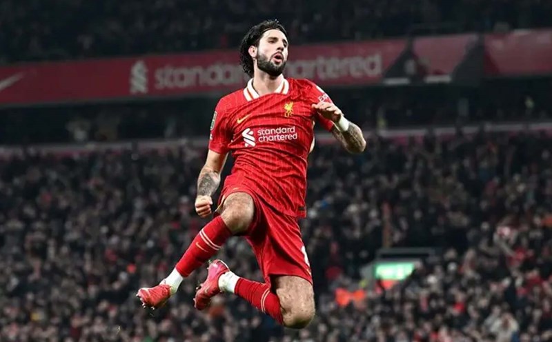 Dominik Szoboszlai dang la ngoi sao so 1 chu khong phai Mo Salah. Anh: AFP