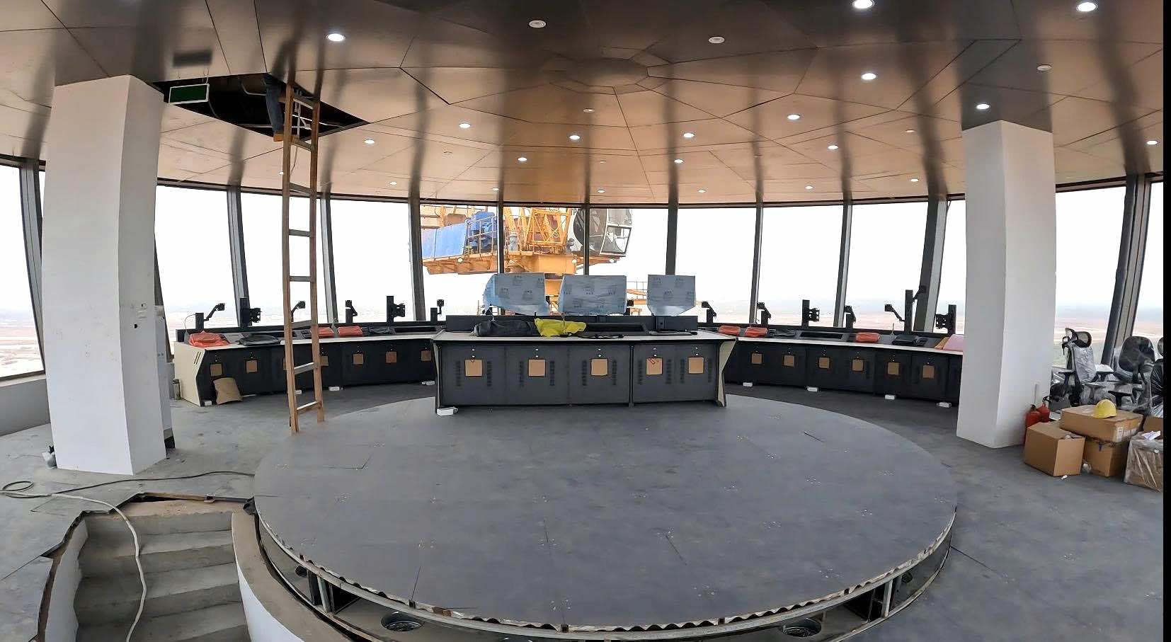 Lap dat he thong trang thiet bi tren Dai kiem soat khong luu Long Thanh. Anh: VATM