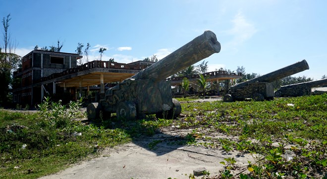 Khu du lich Thien Dang la du an du lich thuoc dang lon nhat tinh Quang Ngai, tuy nhien sau 19 nam dau tu xay dung, du an van khong hoan thanh. Anh: Vien Nguyen