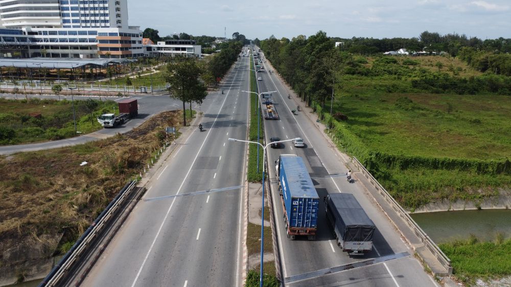 Giao thong tren duong My Phuoc - Tan Van dang chuyen bien tich cuc hon. Anh: Dinh Trong