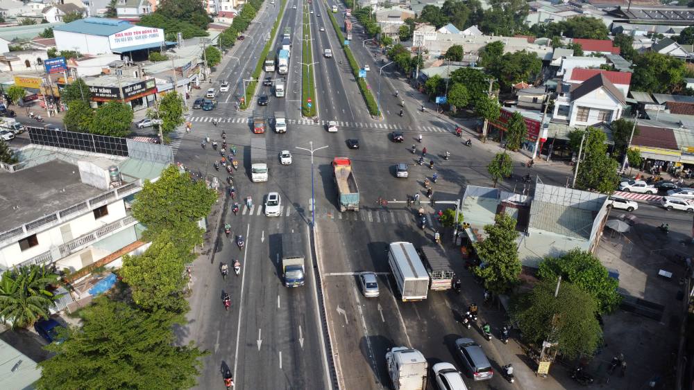 The Ho Chi Minh City Department of Construction previously requested the re-laning of many roads in the Binh Duong area. Photo: Dinh Trong