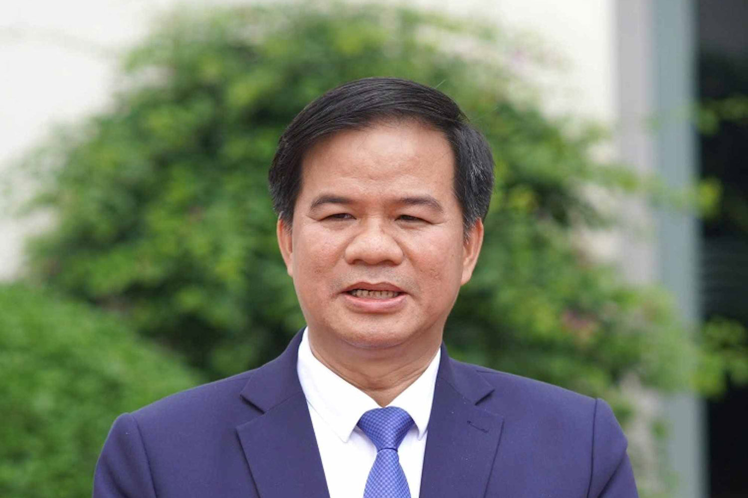 Associate Professor, Dr. Dao Xuan Co - Director of Bach Mai Hospital.