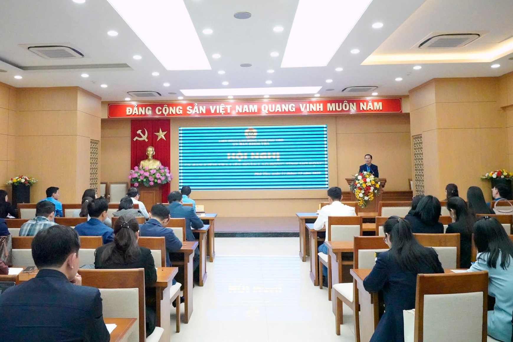 Delegates attending the Conference of the Inspection Committee of the expanded Provincial Federation of Labor focused on discussing and evaluating the results of inspection and supervision work. Photo: Phu Tho Provincial Federation of Labor.