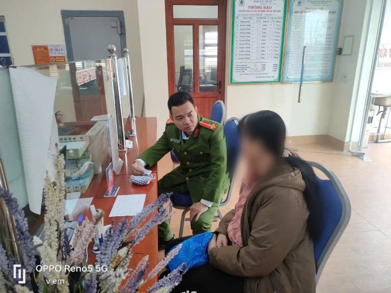 Công an xã Vĩnh Lại (Hải Phòng) ngăn chặn vụ lừa đảo qua mạng xã hội. Ảnh: Công an Hải Phòng