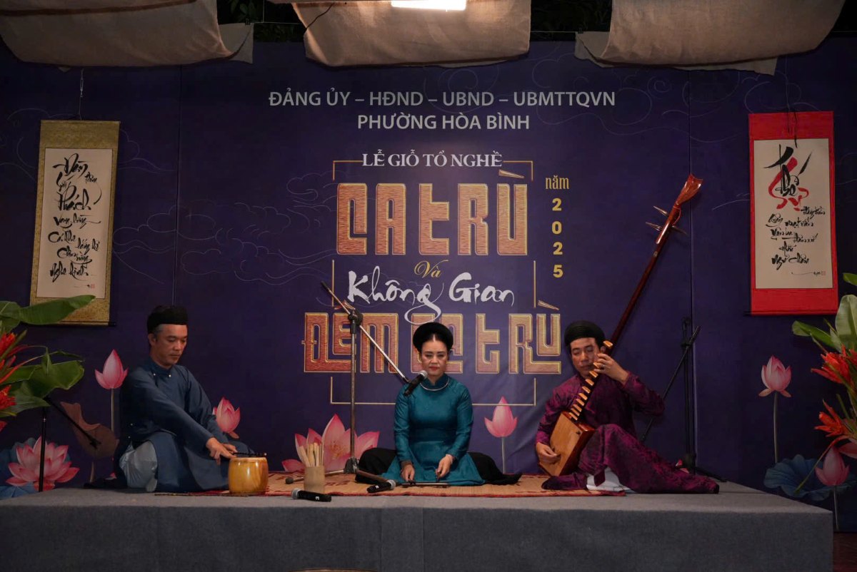 Phuong Hoa Binh gin giu net dep di san ca tru Dong Mon. Ảnh: Phuong Hoa Binh