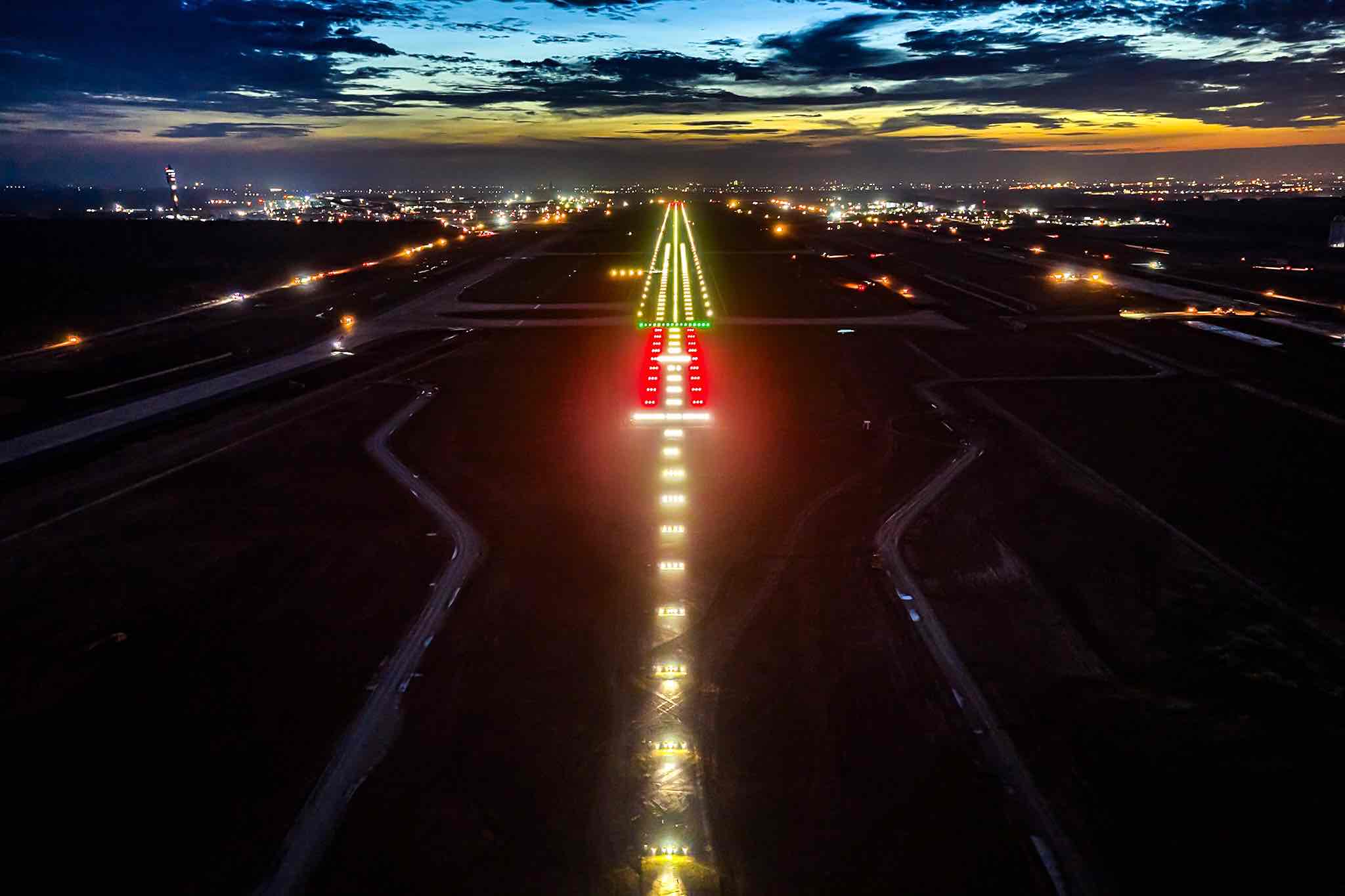 Runway No. 1 of Long Thanh airport is lit up. Photo: ACV