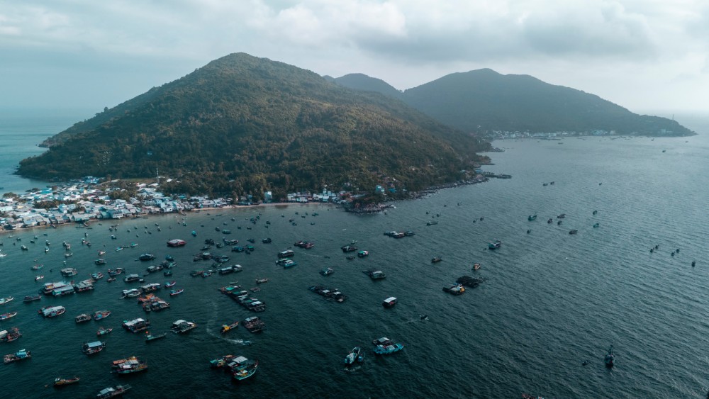 Kien Hai현 인민위원회와 Lai Son사 인민위원회(합병 전)는 IMO 토종 미생물 솔루션을 사용하여 발생원에서 생활 폐기물 분류 및 처리에 대한 시범 모델을 시행했습니다. 사진: Thanh Bong