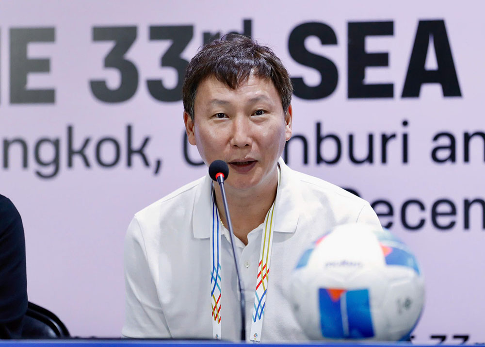 Coach Kim Sang-sik spoke at a press conference after the match between U22 Vietnam and U22 Malaysia. Photo: VFF