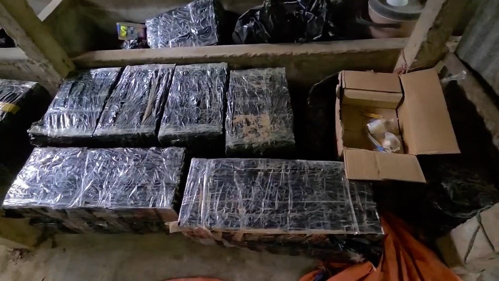 Arrest of the case of transporting and storing more than half a ton of illegal fireworks in the Quang Tri border area. Photo: H.Nguyen