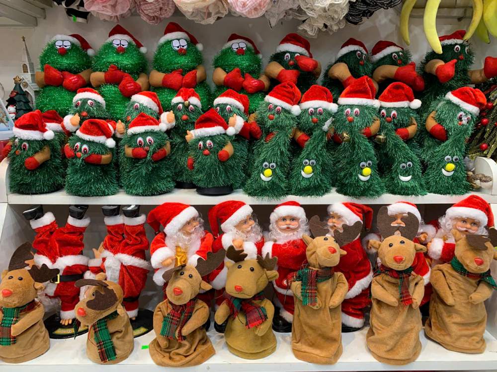 Những mặt hàng nhỏ gọn, dễ trang trí. Ảnh: Thanh Huyền