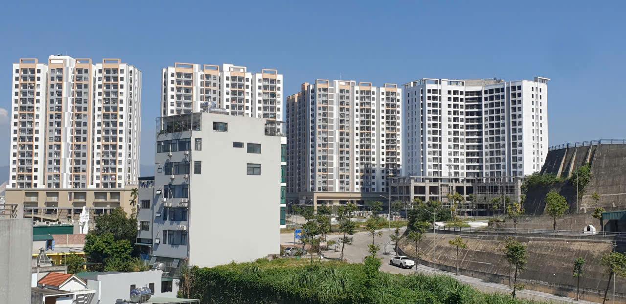 Le premier complexe d'appartements de logements sociaux de Quang Ninh, situé dans les quartiers de Bank Hill, Ha Long et Ha Lam, province de Quang Ninh. Photo de : Nguyen Hung