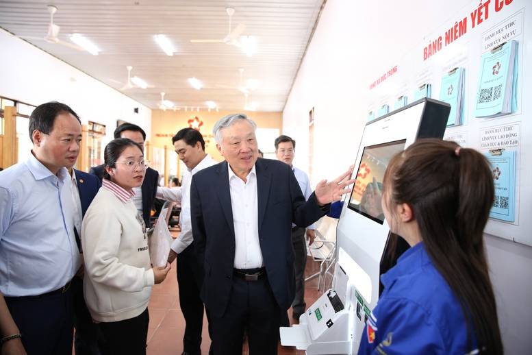 Pho Thu tuong Thuong truc Chinh phu Nguyen Hoa Binh toi tham va lam viec voi xa Duc Trong (tinh Lam Dong) ve to chuc, van hanh Trung tam Phuc vu hanh chinh cong ngay 30/6/2025