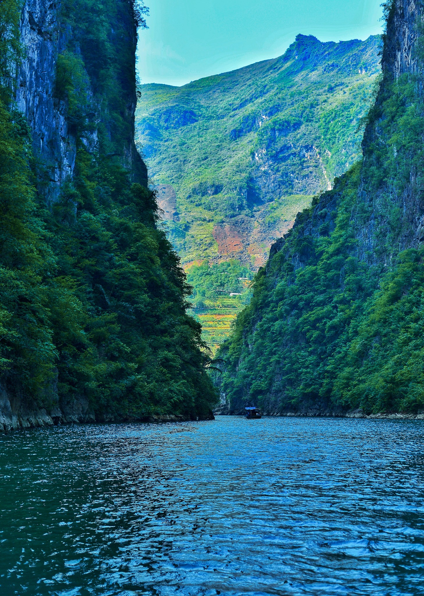 Nam 2009, Bo Van hoa The thao va Du lich da xep khu vuc song Nho Que, dac biet la hem vuc Tu San la mot trong nhung “Thung lung kien tao doc nhat vo nhi” cua Viet Nam, khang dinh gia tri dia chat dac biet cua noi nay.