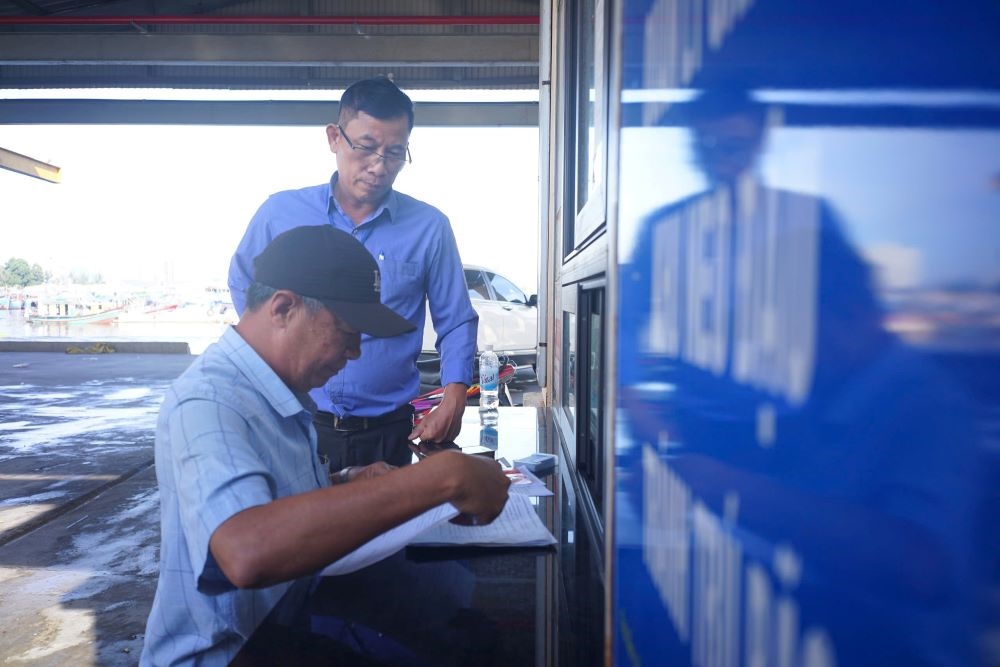 Ngoai kiem soat IUU, viec tao dieu kien cho ngu dan bam bien co y nghia quan trong de giam ngheo ben vung vung duyen hai mien Trung. Anh: Tran Thi