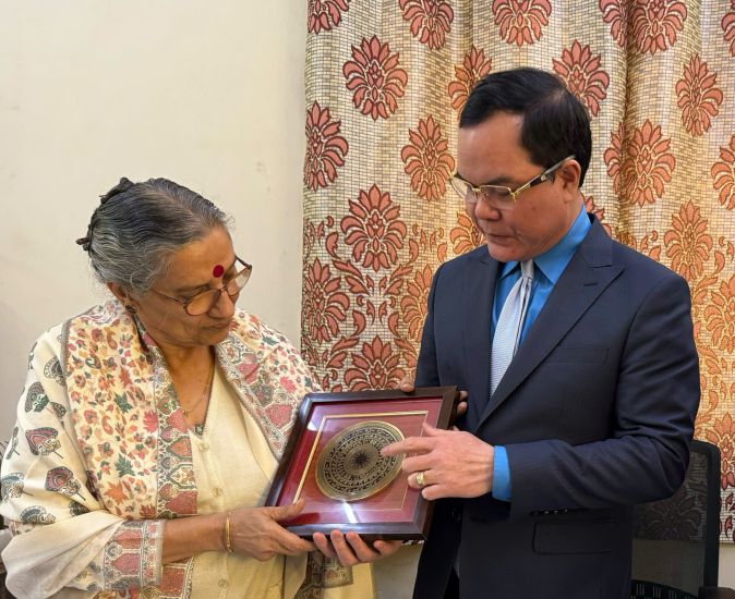 Chu tich Tong LDLDVN Nguyen Dinh Khang tai buoi Hoi dam voi ba Amarjeet Kaur, Tong Thu ky Lien hiep Cong doan toan An. Anh: Ban Cong tac Cong doan