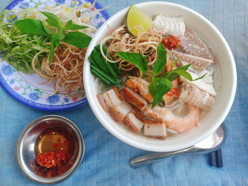 A bowl of spinning pork vermicelli soup (Soc Trang). Photo: Ky Lam