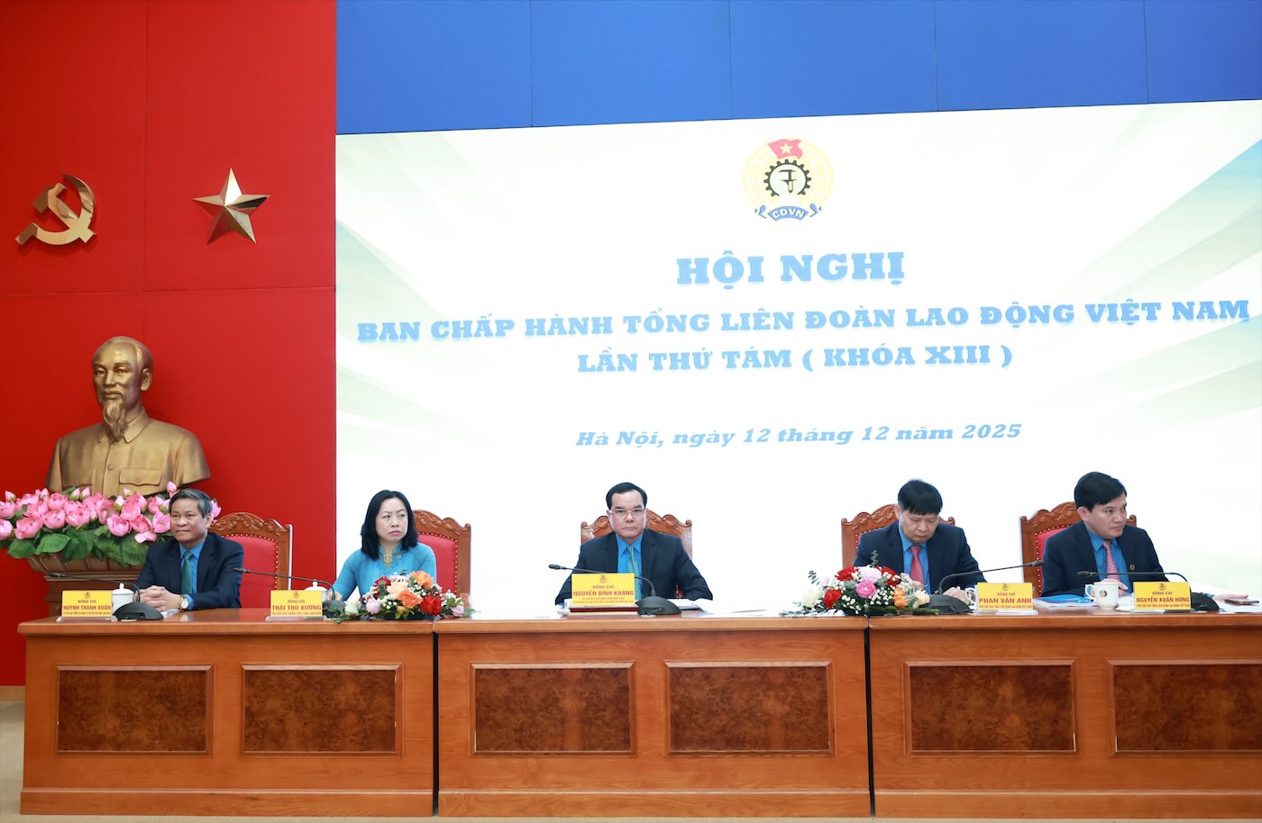 Lanh dao Tong Lien doan Lao dong Viet Nam dieu hanh hoi nghi. Anh: Hai Nguyen