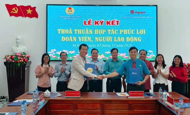 Ky ket Thoa thuan hop tac phuc loi cho doan vien, nguoi lao dong tinh An Giang. Anh: Cam Tu