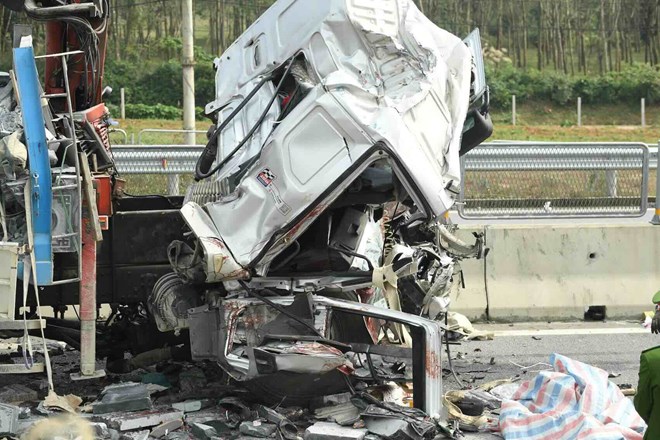 Hiện trường vụ tai nạn xảy ra trên tuyến cao tốc Bắc - Nam. Ảnh: Thanh Hải.