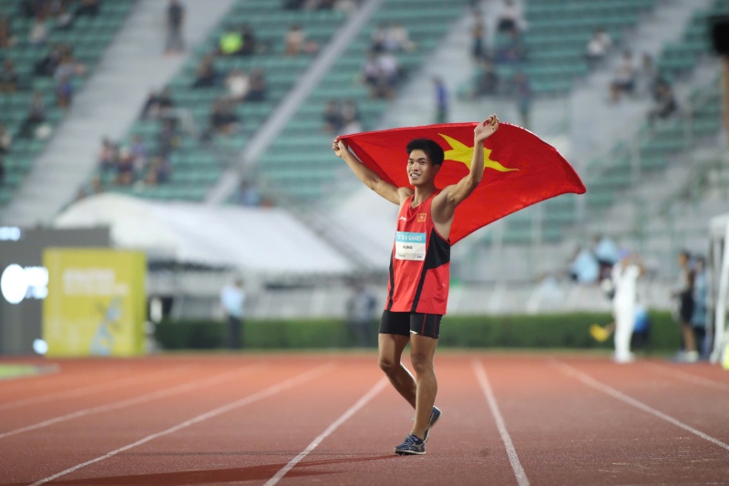 Ho Trong Manh Hung gianh huy chuong vang nhay 3 buoc tai SEA Games 33. Anh: Minh Anh