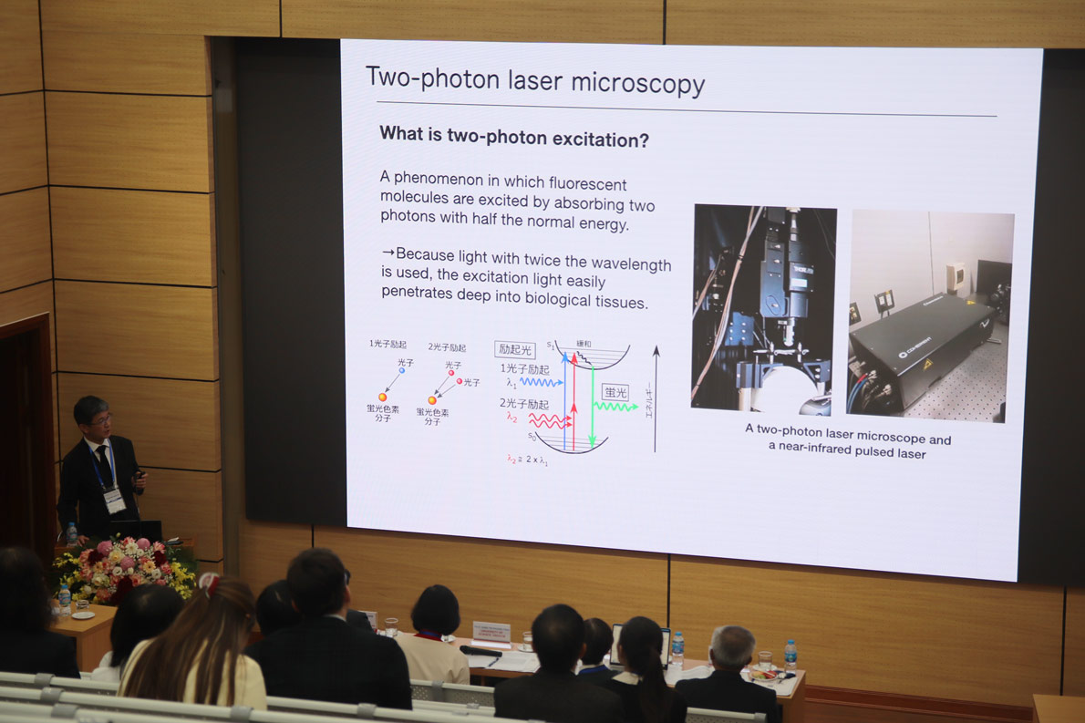 Cac nha khoa hoc, chuyen gia trinh bay chuyen de khoa hoc trong hoi thao. Anh: Minh Chau