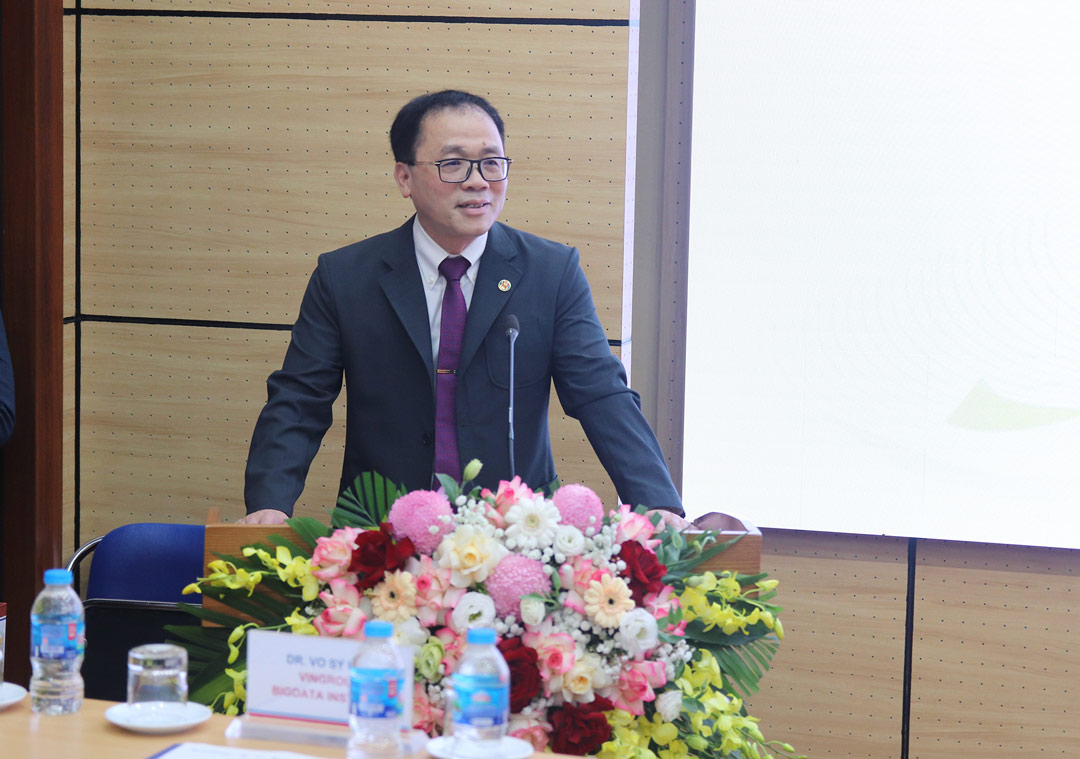 GS.TS Ta Thanh Van phat bieu trong hoi thao. Anh: Minh Chau