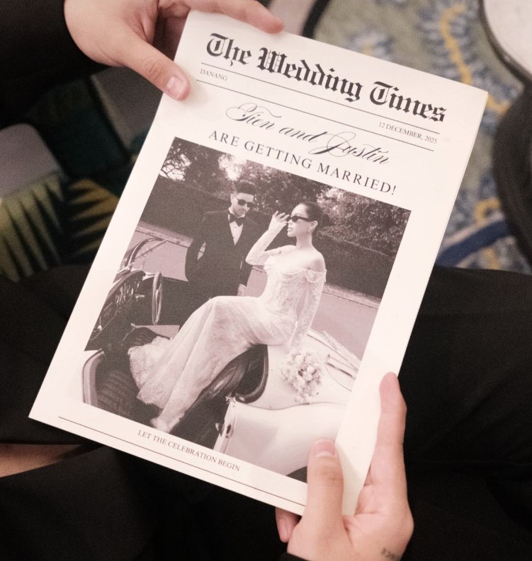 Thiep cuoi cua con gai ti phu Johnathan Hanh Nguyen duoc thiet ke theo phong cach cua mot bia bao in. Anh: Cat tu video.