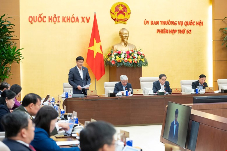 Uy ban Thuong vu Quoc hoi ban hanh Nghi quyet ve cong tac can bo. Anh: Quochoi.vn