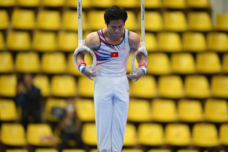 응우옌 반 칸퐁 SEA 게임 33에서 금메달 획득 사진: 민단