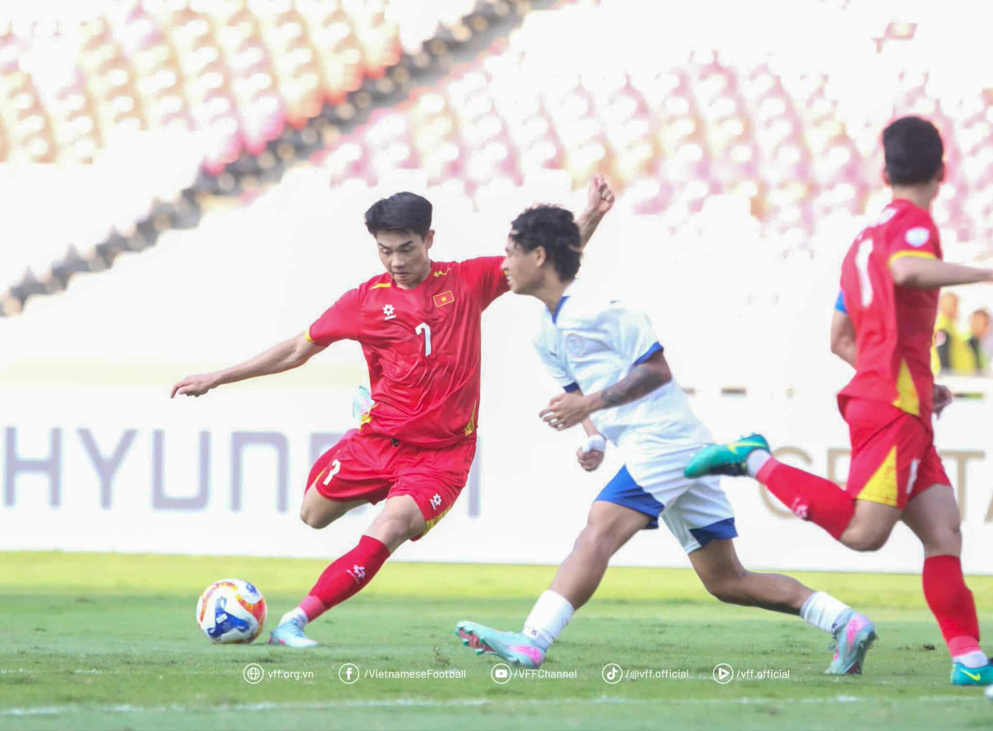 U22 Vietnam and U22 Philippines met in the semi-finals of the U23 Southeast Asian tournament not long ago. Photo: VFF