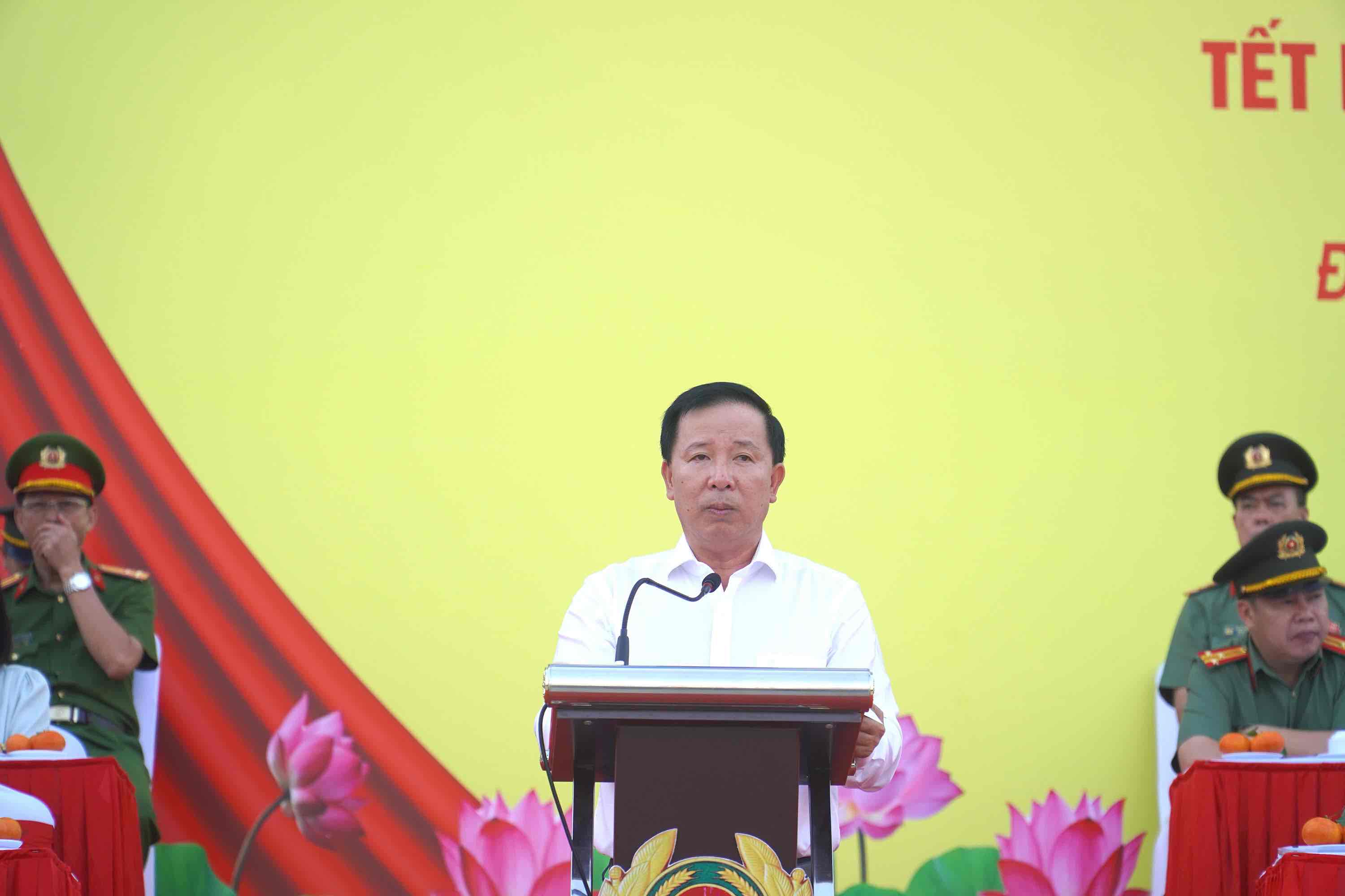 Chủ tịch UBND tỉnh Đồng Nai Nguyễn Văn Út phát biểu tại lễ ra quân cao điểm tấn công, trấn áp tội phạm do Công an tỉnh Đồng Nai tổ chức. Ảnh: HAC
