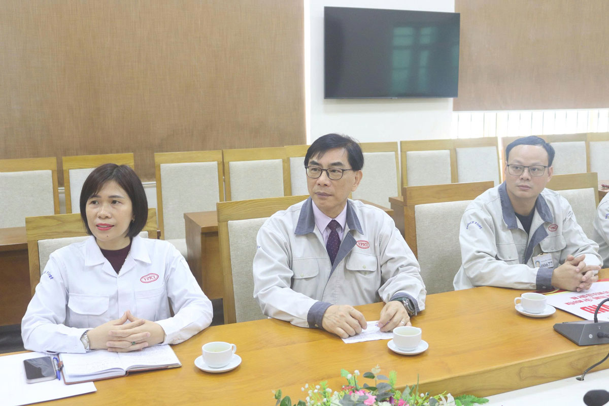 Lanh dao doanh nghiep va cong doan tham gia