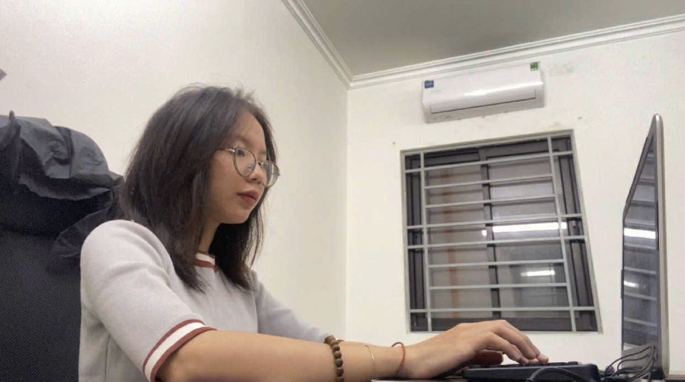 Hoai Linh hien lam viec trong linh vuc marketing sau thoi gian dai no luc bo sung ky nang, kien thuc. Anh: NVCC