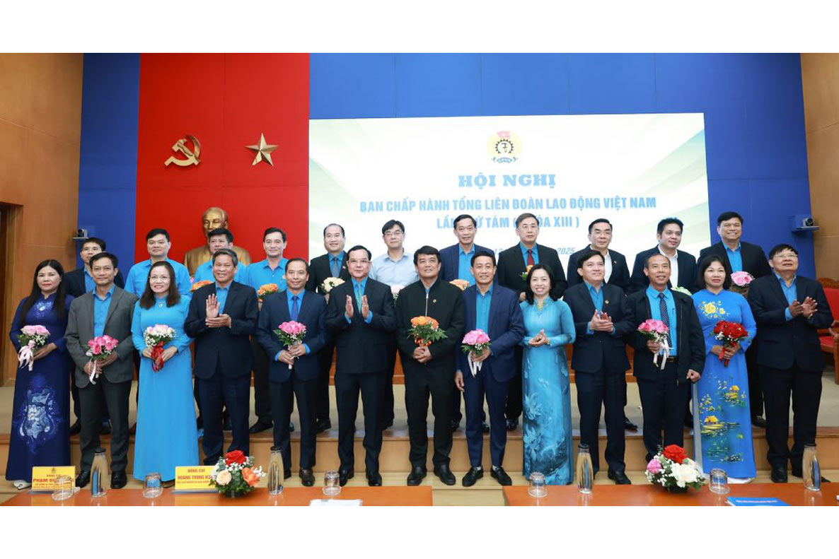 2023-2028년 임기 제13차 베트남 노동총연맹 상무위원회에 5명의 동지 추가 선출