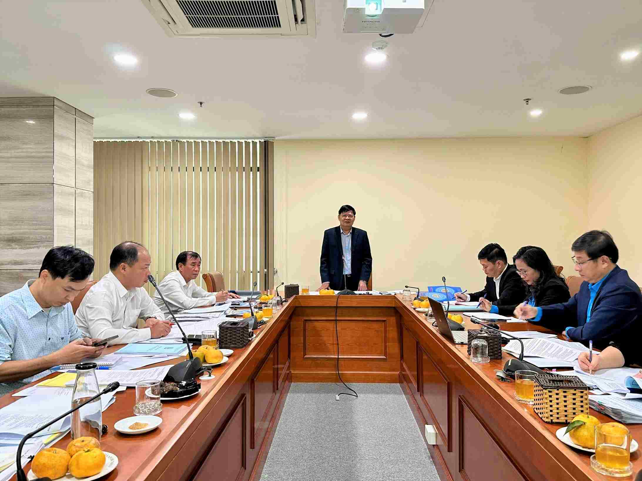 Mr. Phan Van Anh - Vice President of the Vietnam General Confederation of Labor spoke at the conference to approve the congress documents. Photo: Dam Tu