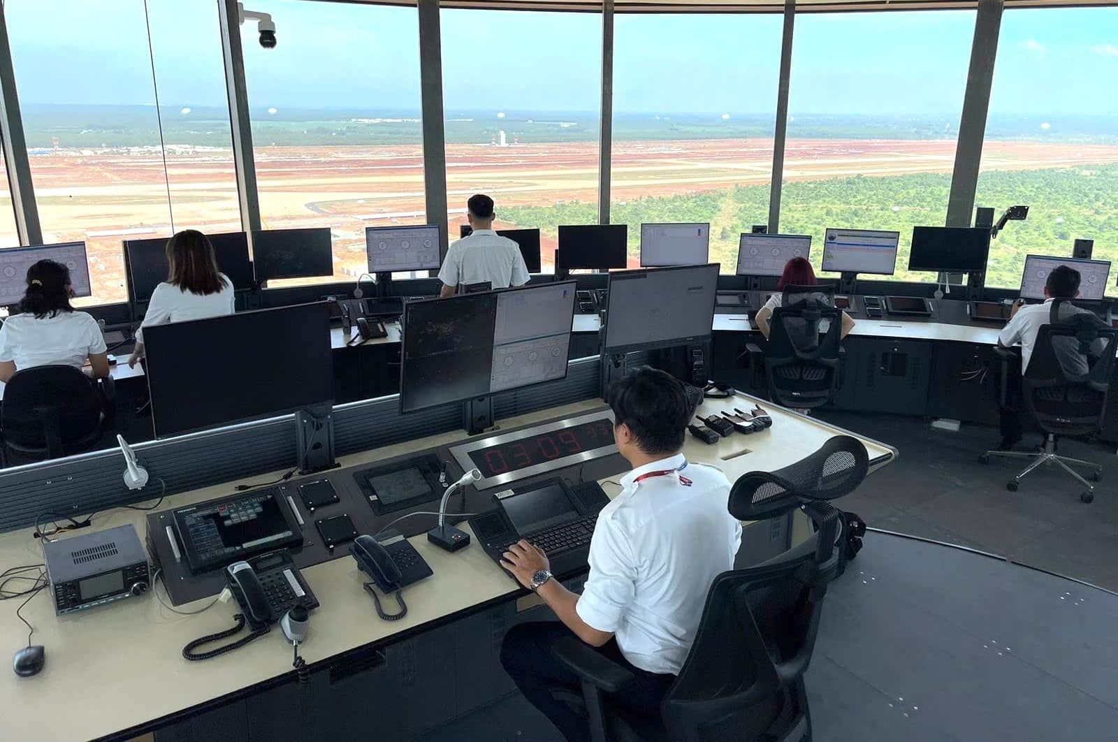 Ben trong Dai kiem soat khong luu san bay Long Thanh. Anh: VATM