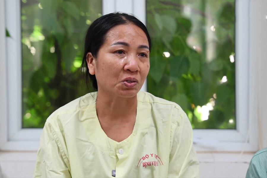 Chi Ho Thi Dien nghen ngao ke ve hanh trinh cung con di khap cac benh vien, mong co co hoi tim lai anh sang. Anh: Cao Thom