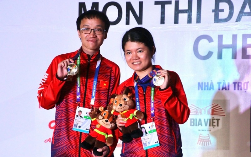 Chess player Nguyen Ngoc Truong Son and Pham Le Thao Nguyen at the 31st SEA Games. Photo: Anh Thu